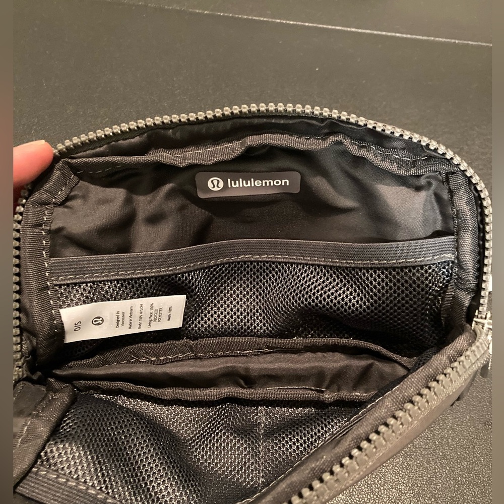 Lululemon Everywhere Belt Bag Fanny Pack Backpack Crossbody Bag Asphalt Grey 1L - Picture 9 of 11